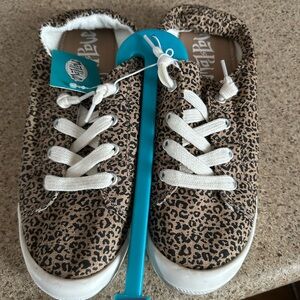 Mad Love Lennie Lace-Up Canvas Sneakers in a leopard print -sz 8 -new w tags
